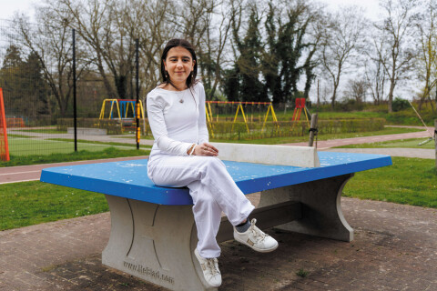 Nikita Grigoryan in de speeltuin van de Visio school